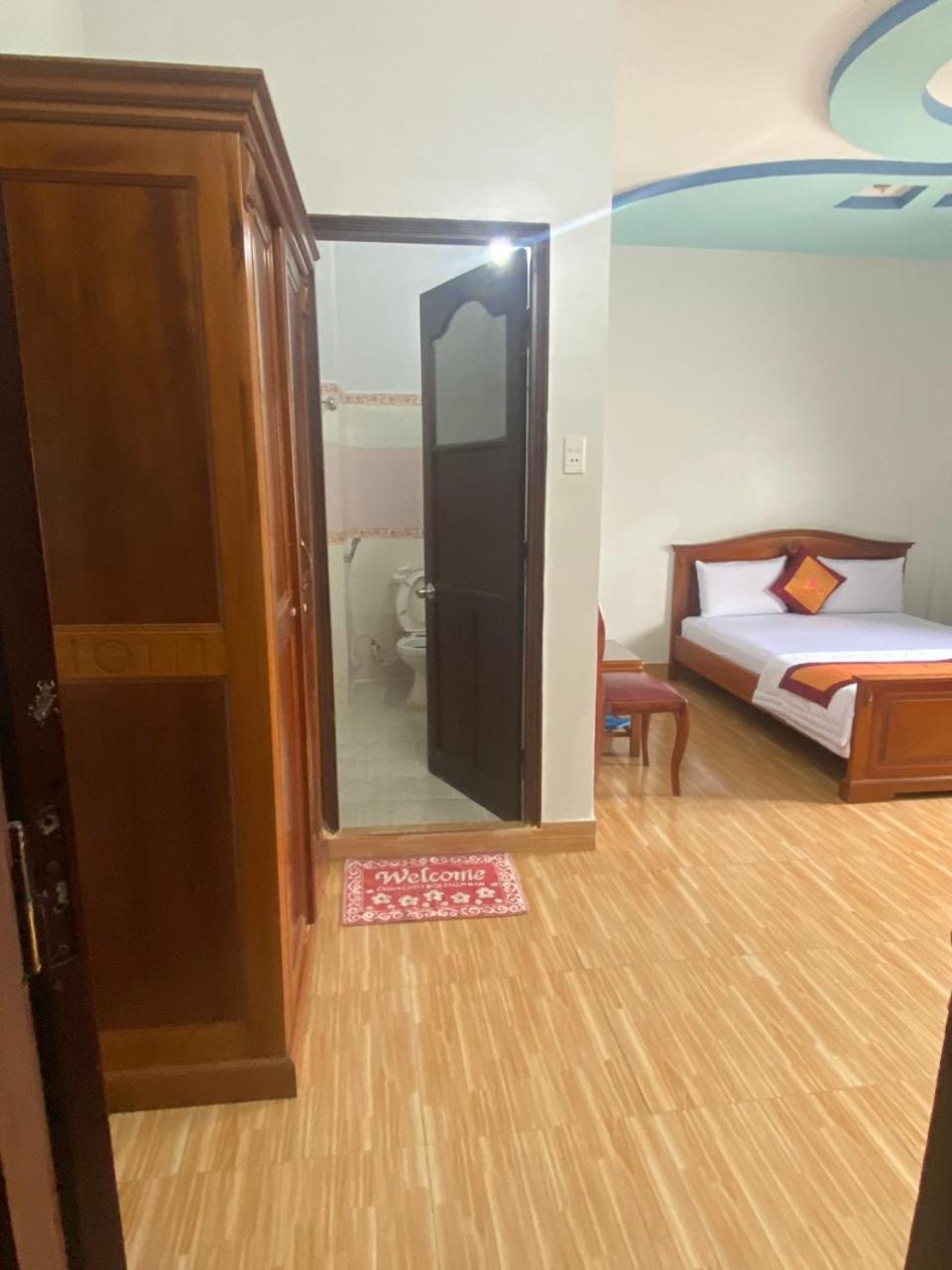 Khach San Thanh Hong Ho Chi Minh City Bagian luar foto